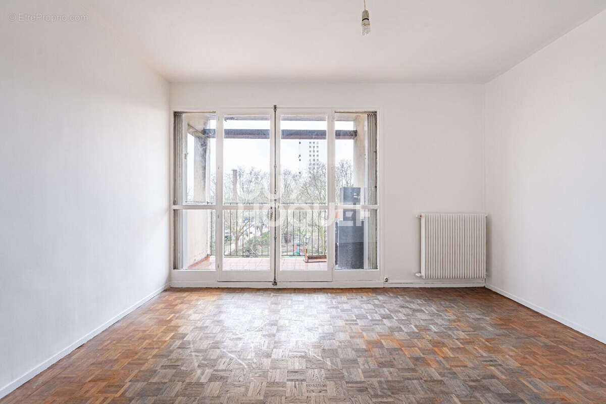 Appartement à VILLENEUVE-LA-GARENNE