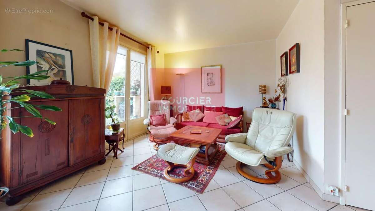 Maison à LE MESNIL-SAINT-DENIS
