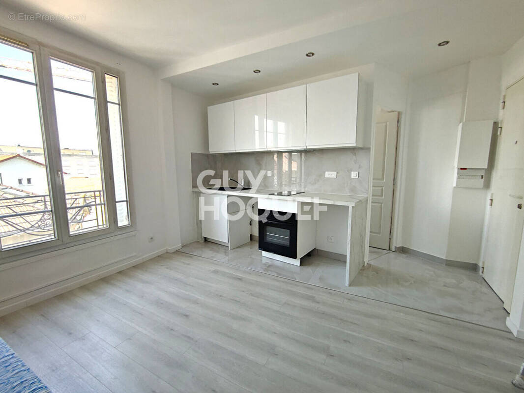 Appartement à COURBEVOIE