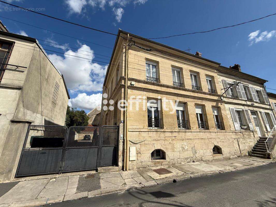 Appartement à MOUY