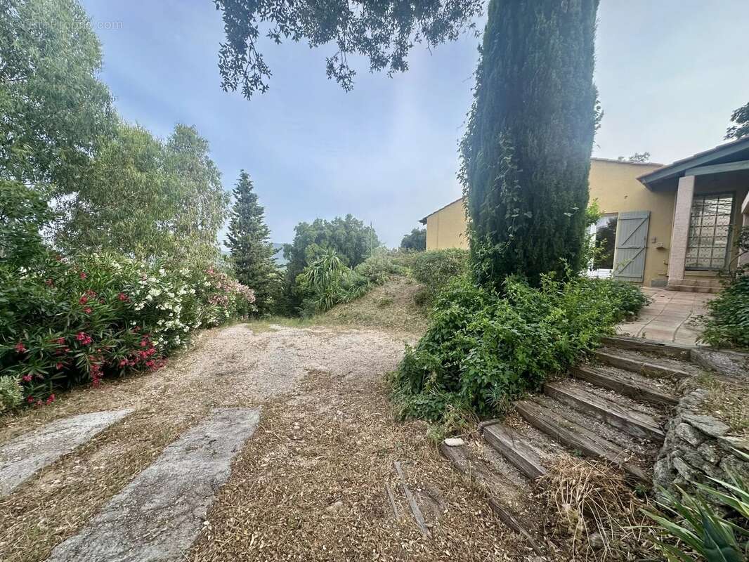 Maison à PLAN-DE-LA-TOUR