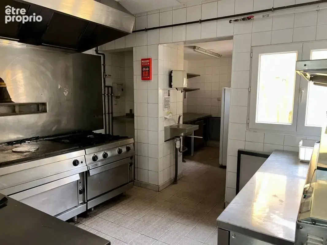 À vendre, restaurant avec murs et fonds de commerce, situé dans le secteur de Toulon Ouest - photo 4