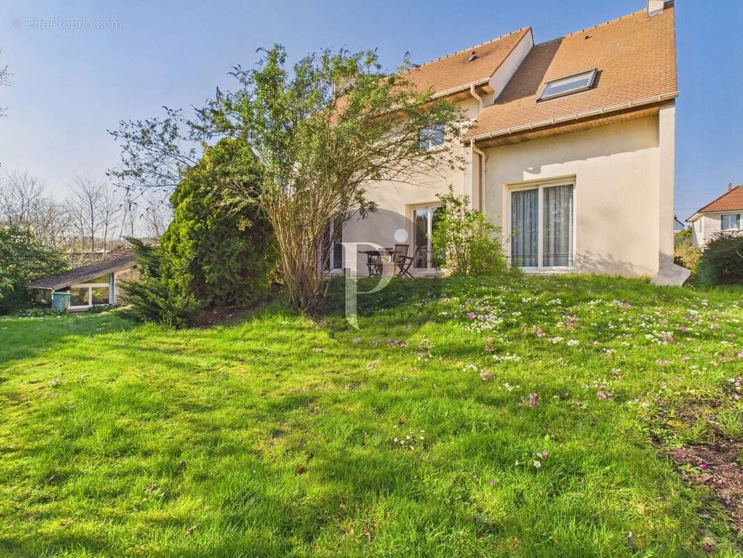 Maison à VERRIERES-LE-BUISSON