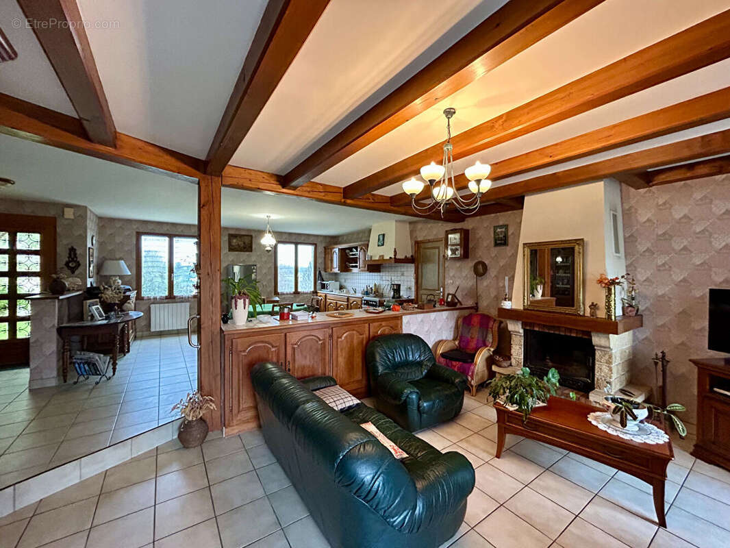 Maison à SAINTE-NEOMAYE