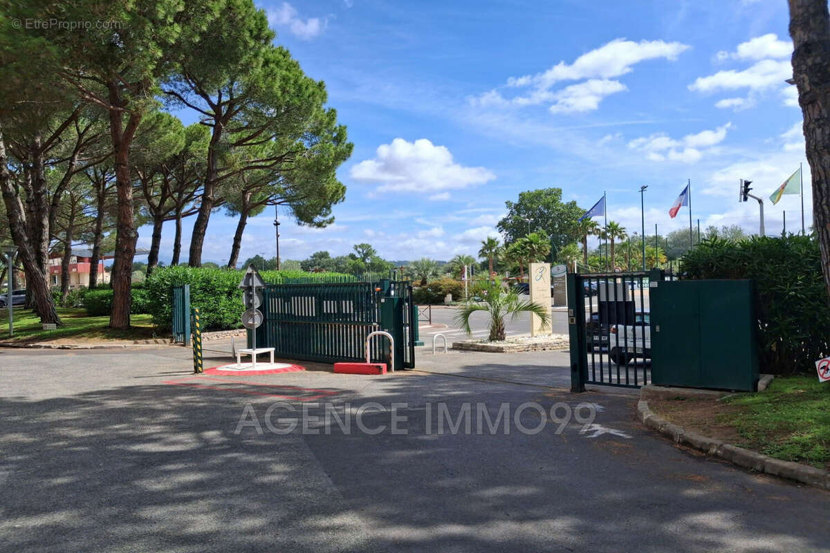 Parking à MANDELIEU-LA-NAPOULE