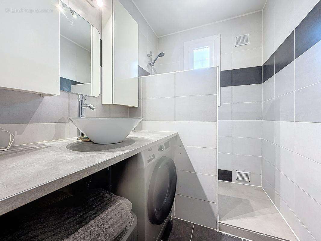 Appartement à SAINT-GENIS-LAVAL