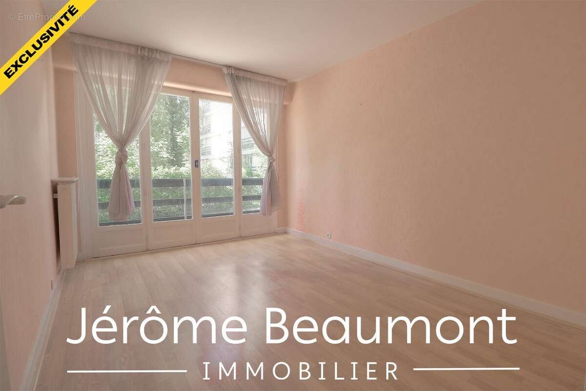 Appartement à EZANVILLE
