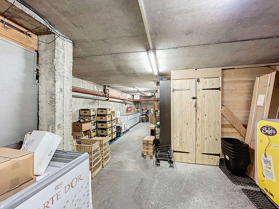 Commerce à ENCHASTRAYES