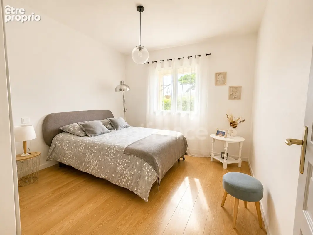 Maison de plain-pied 160 m² – 4 chambres, bureau, terrain arboré de 2 500 m² - photo 15