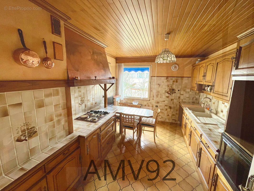 Appartement à LA GARENNE-COLOMBES