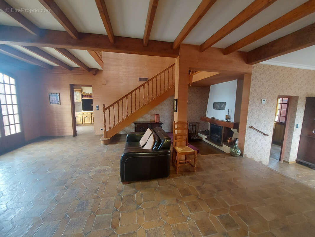 A Villelongue de la salanque grande maison de village avec potentiel - photo 4