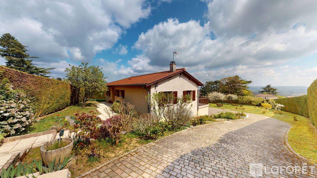 Maison à LACHASSAGNE