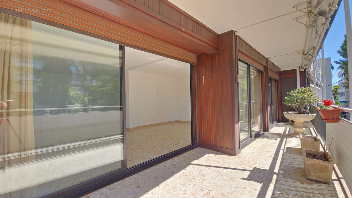 Appartement à LE CANNET