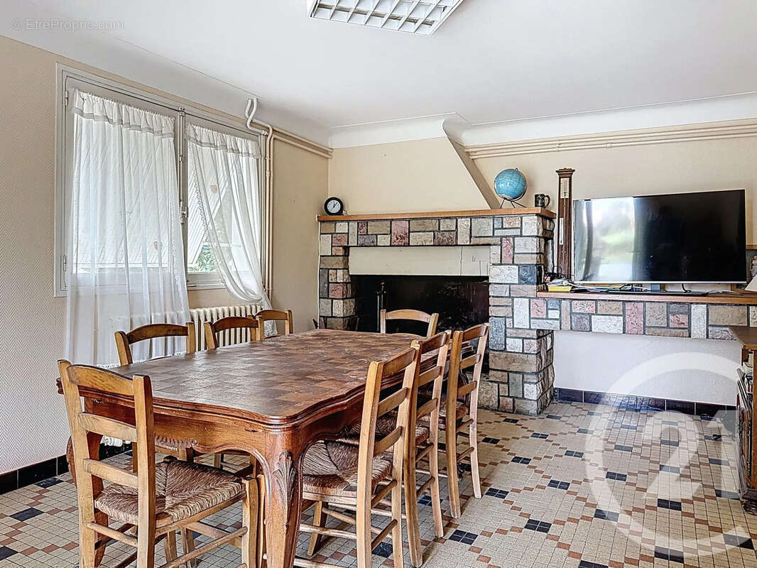 Maison à SAINT-ETIENNE-DE-TULMONT