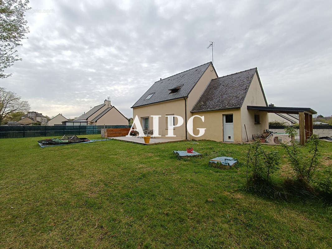 Maison à PLOUNEVEZ-QUINTIN
