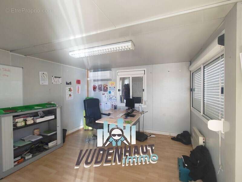 Commerce à BEAUZELLE