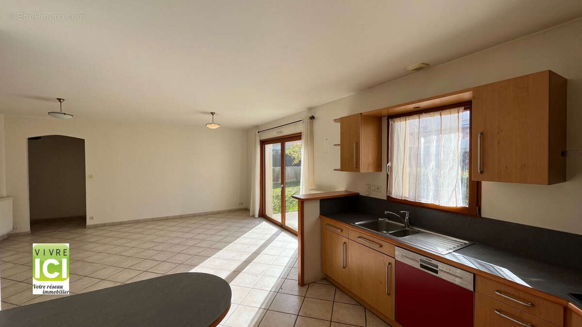 Maison à LA CHAPELLE-BASSE-MER