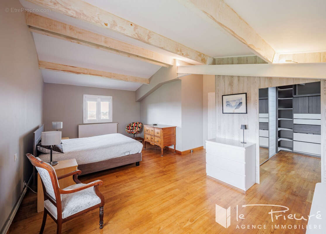Propriété familiale de 305 m² avec terrain de 8 ha environ, piscine et belles dépendances - photo 18