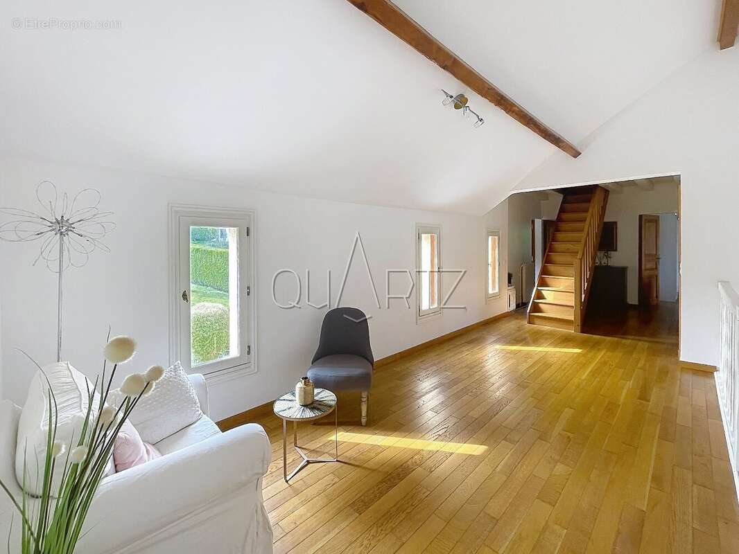 Maison d'architecte à Nesles-la-Vallée - photo 12