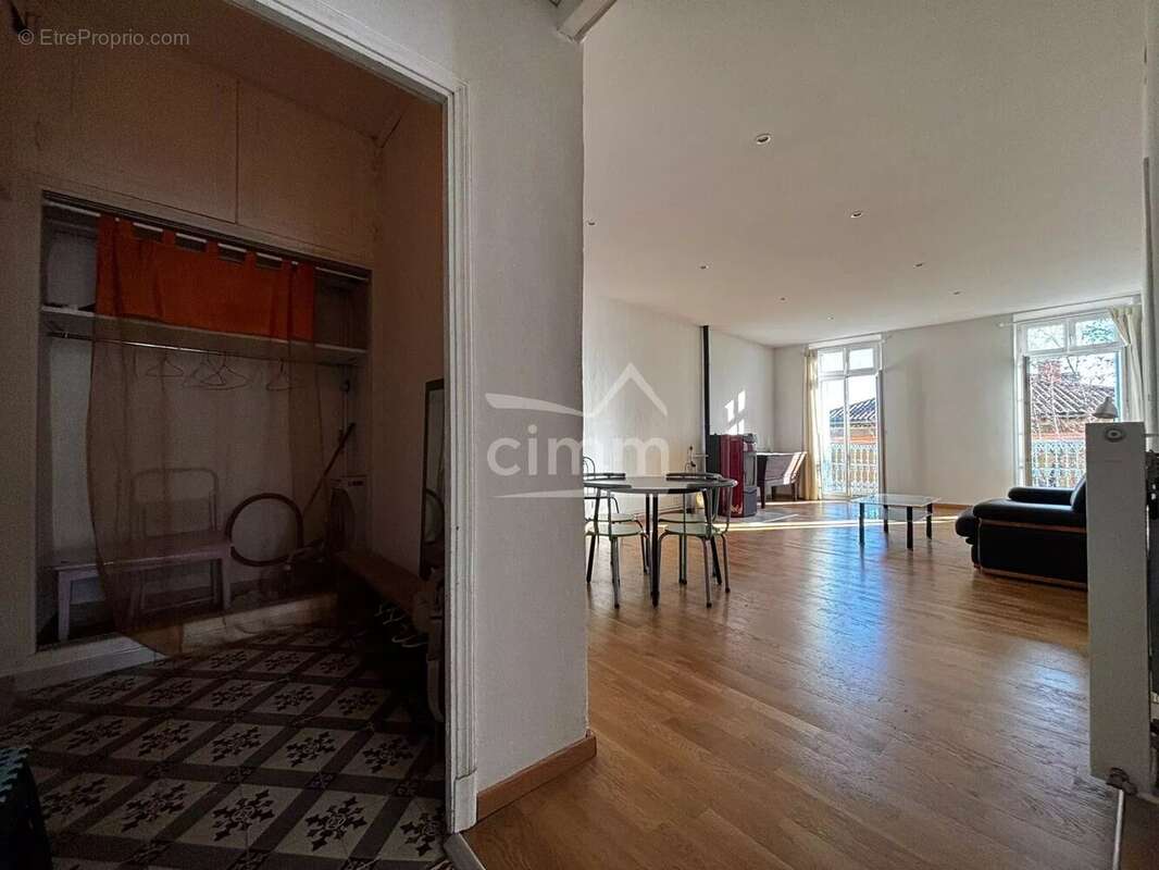 Appartement à LARAGNE-MONTEGLIN