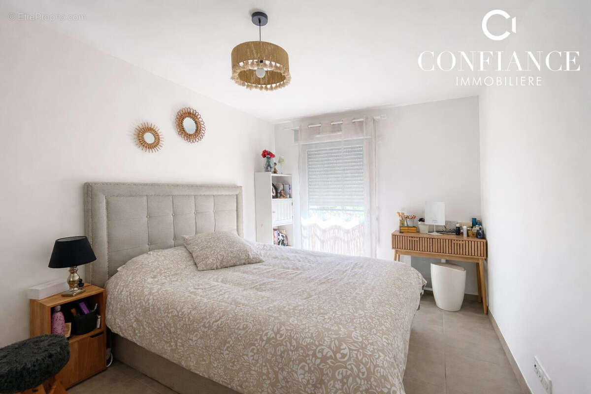 Appartement à CARROS