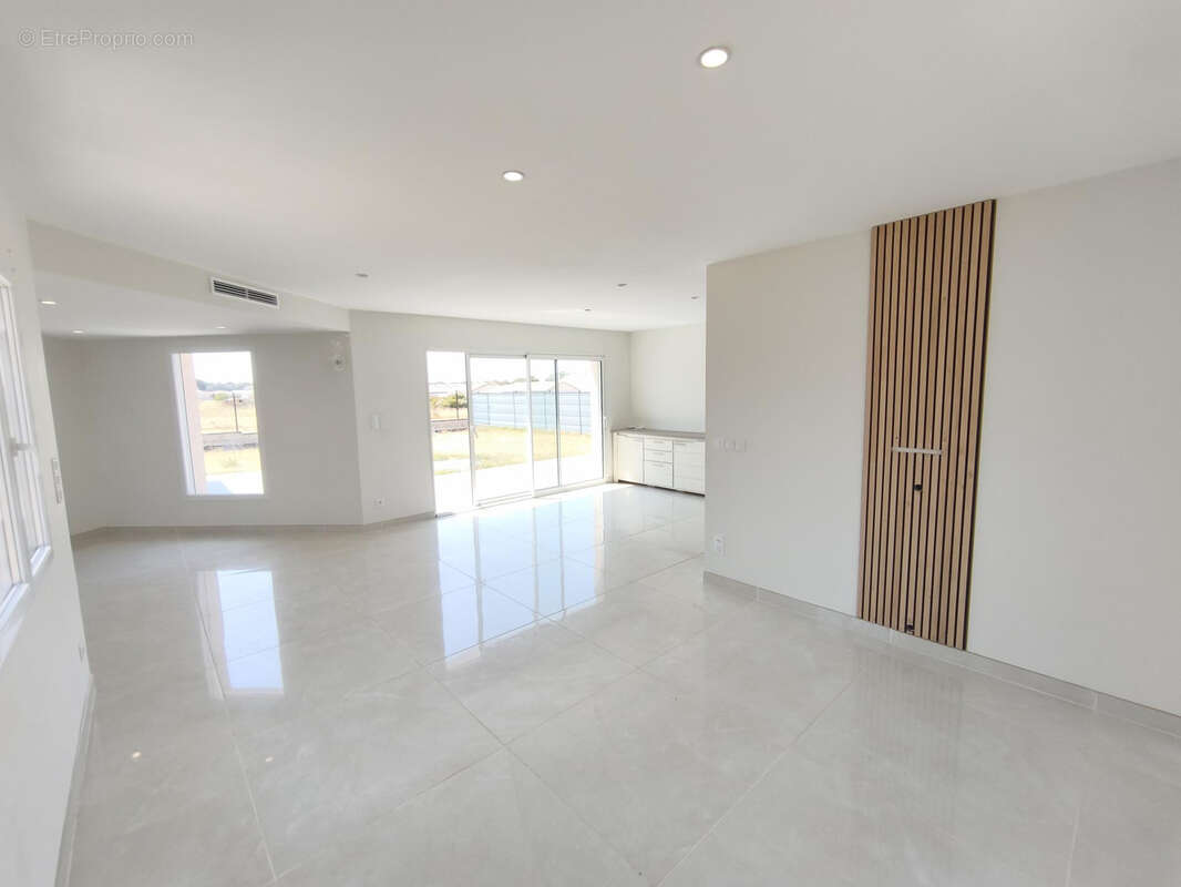 Maison récente T4 de 110 m2 de plain-pied avec terrasse et terrain clôturé - photo 4