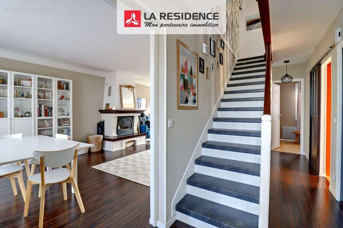 Maison à VERNEUIL-SUR-SEINE