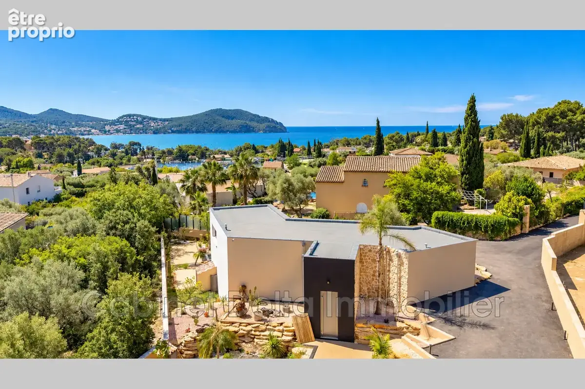 Maison 5 pièces 160 m² à vendre à Saint-Cyr-Sur-Mer (83270) - photo 2