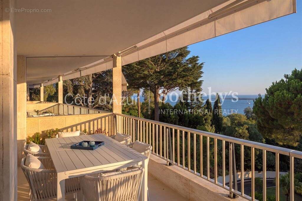 Cannes La Californie : Appartement rénové 122 m² avec vue mer et terrasse - photo 7