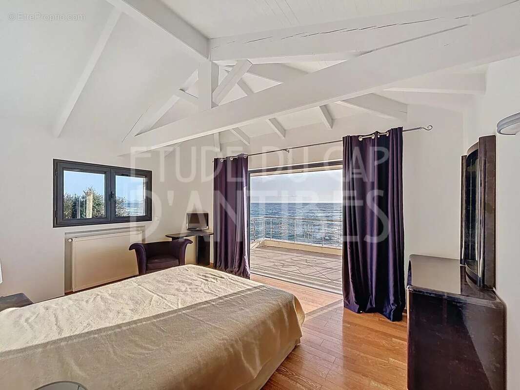 Maison à ROQUEBRUNE-SUR-ARGENS