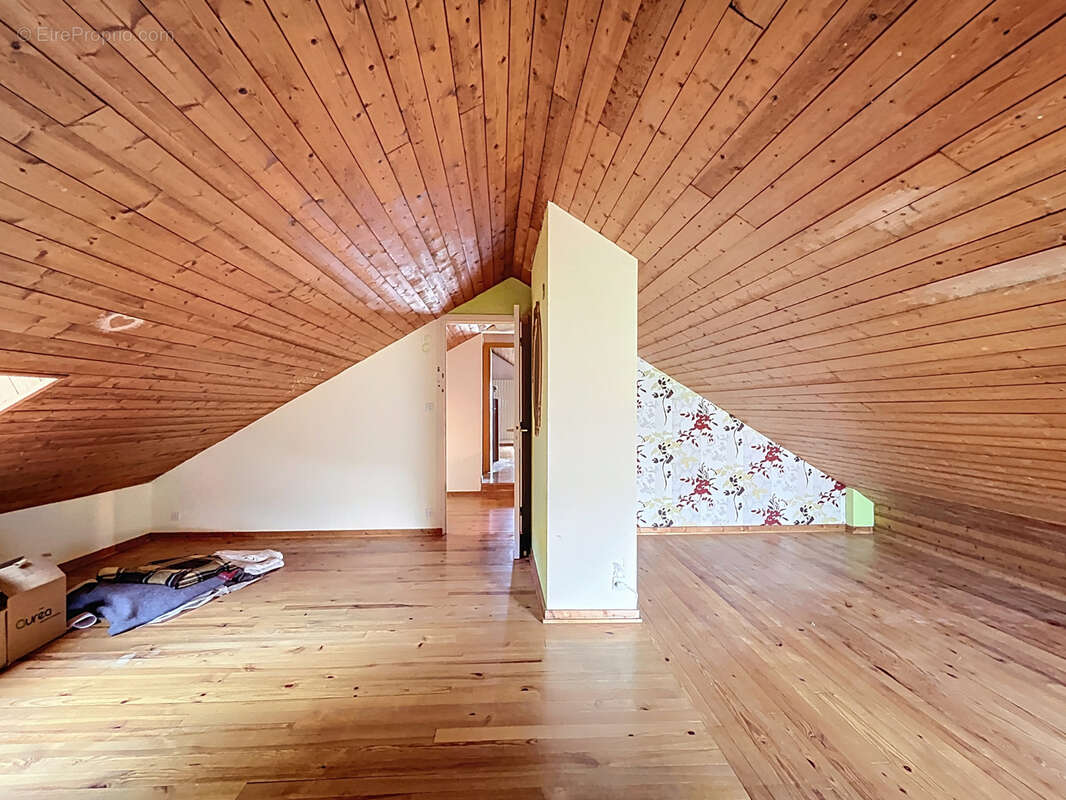 Maison à CORCELLES-LES-MONTS