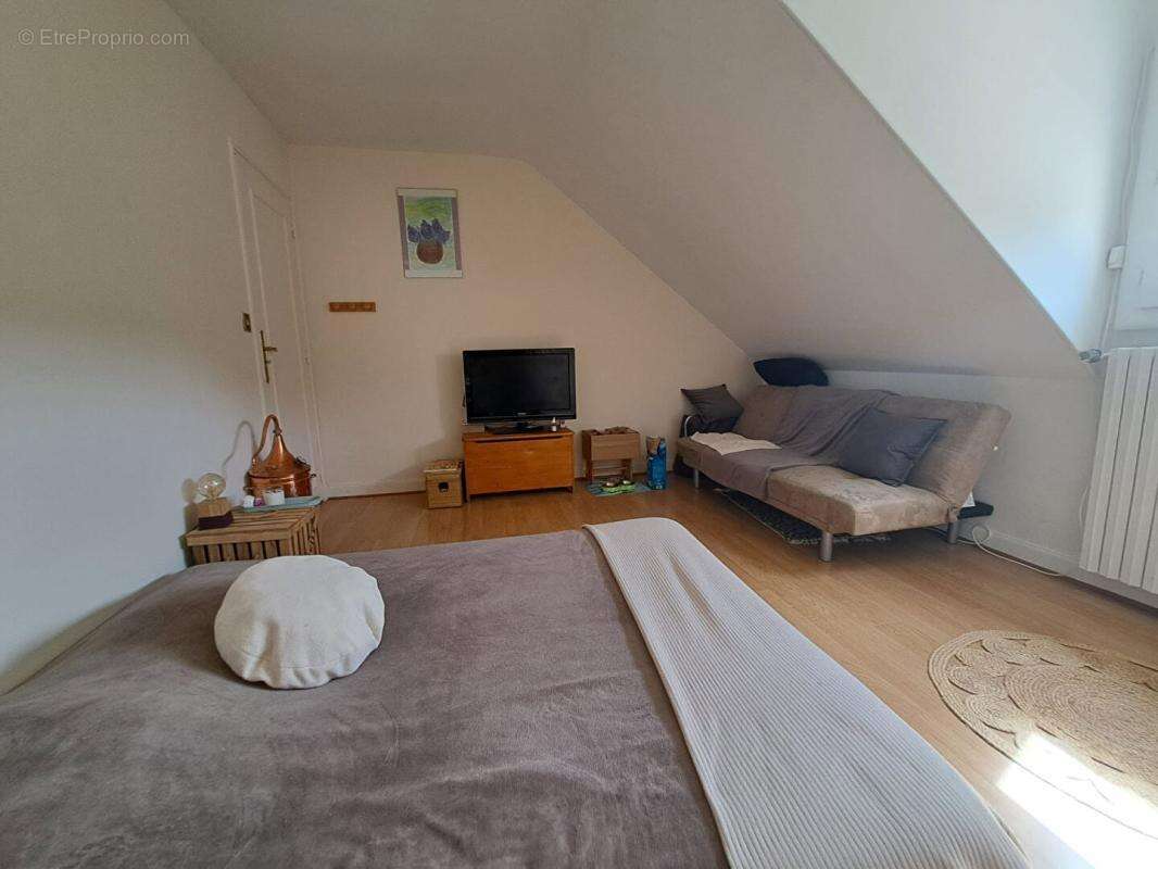 Maison familiale 5 pieces avec sous-sol total - guillerval (91) - photo 10