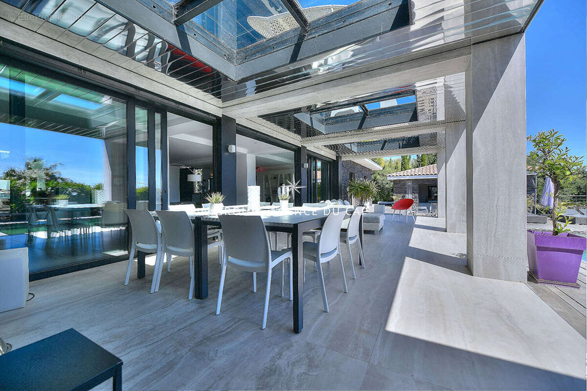 Villa d'exception à vendre à ST RAPHAEL avec vue mer. - photo 6