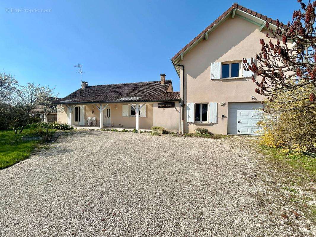 Maison à IZEURE
