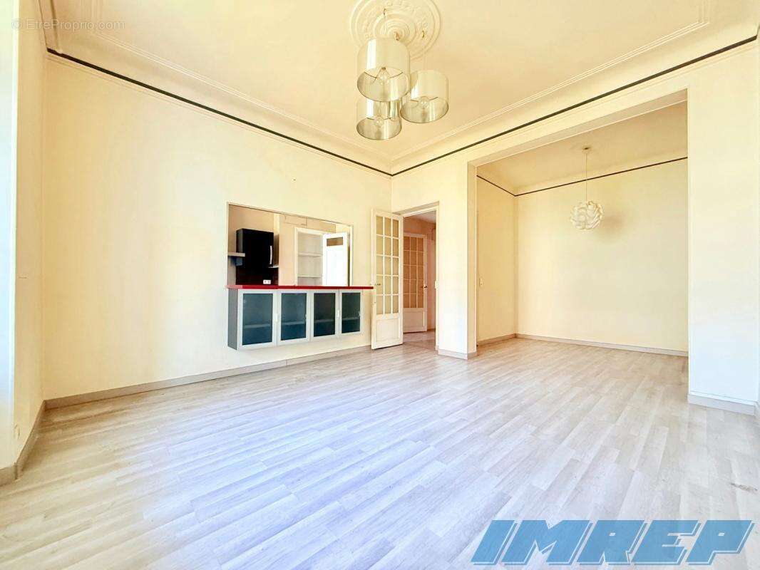 Appartement à MARSEILLE-4E