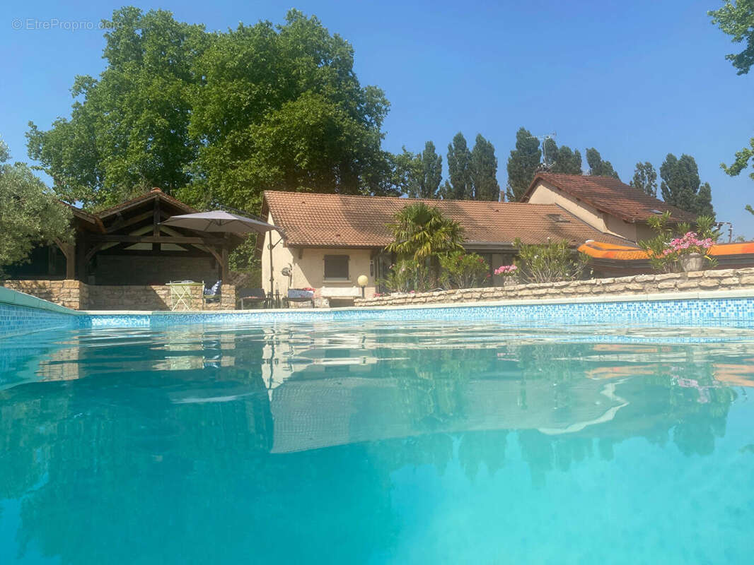 Très belle maison rénovée avec piscine 71500 Louhans - photo 3