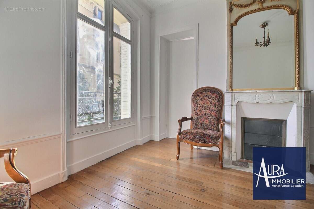 0_0005 - Appartement à LES LILAS