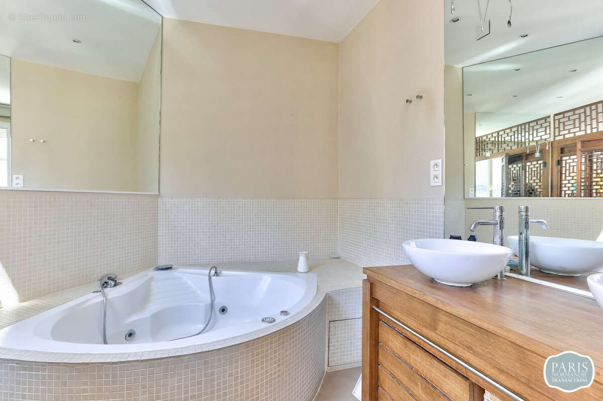 Appartement à PARIS-2E