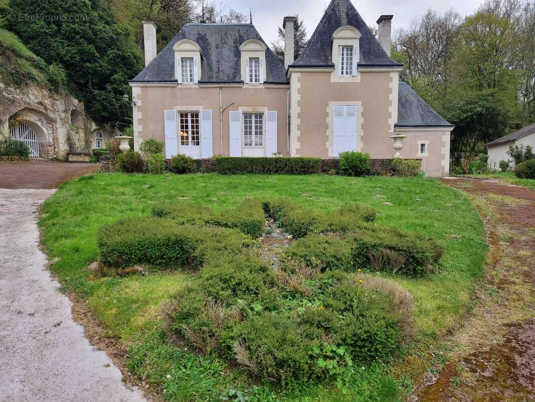 Maison à LA CHARTRE-SUR-LE-LOIR