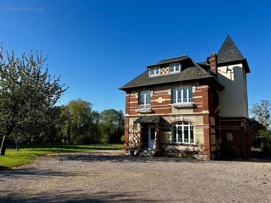 Maison à BONNEVILLE-SUR-TOUQUES