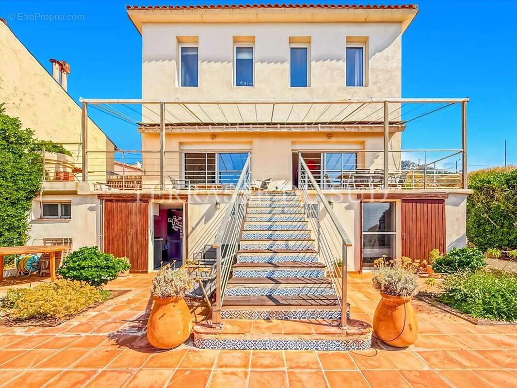 Maison les Pieds dans l'eau - Propriété de Caractère en Front de Mer - Marseille 8 - photo 2