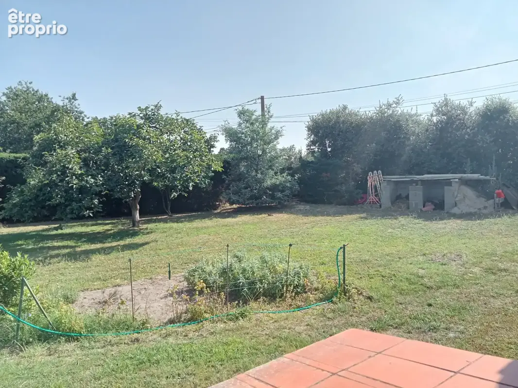 Beau terrain à construire, avec habitation et grande piscine - photo 8