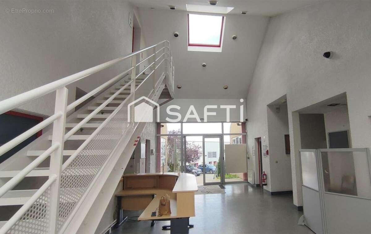 Photo 5 - Commerce à LINAS