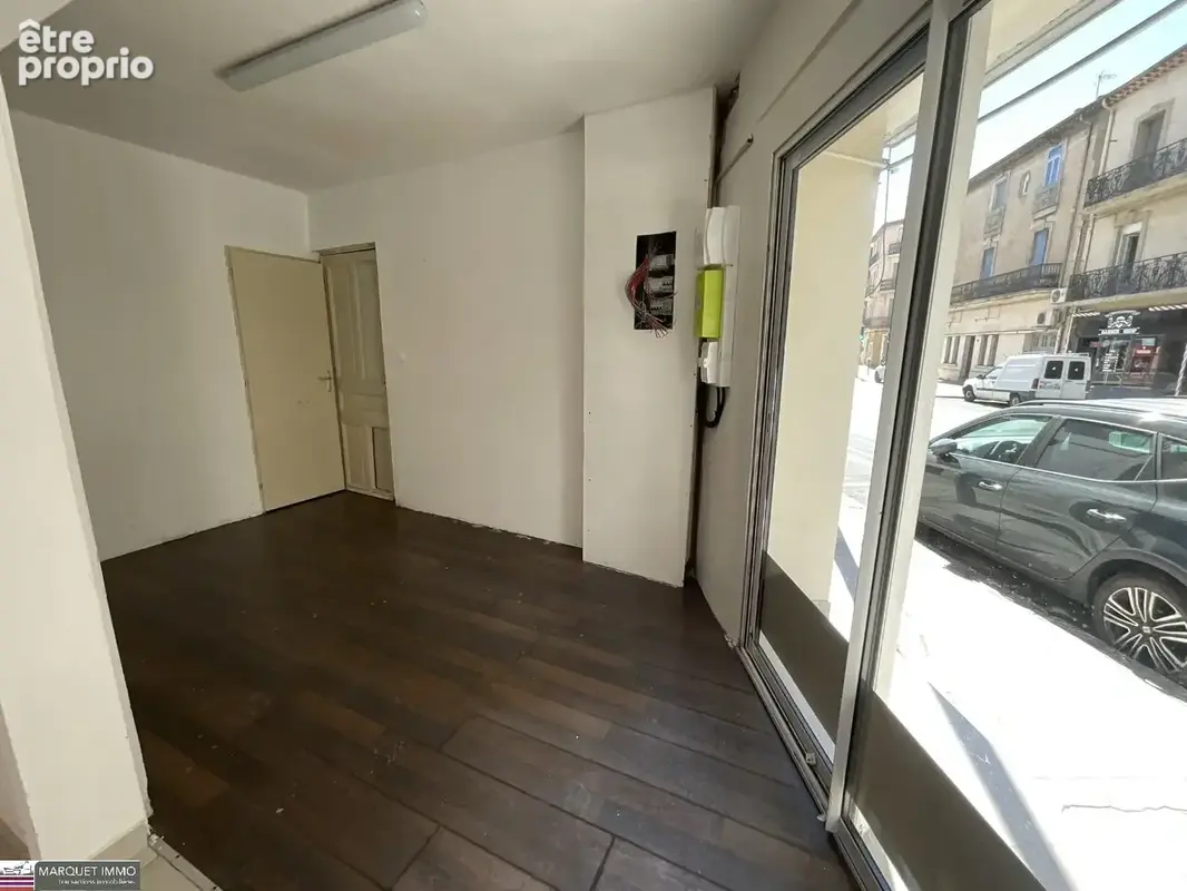 Local commercial ou professionnel offrant 48 m² avec vitrine sur un grand axe de Béziers Font Neuve - photo 2