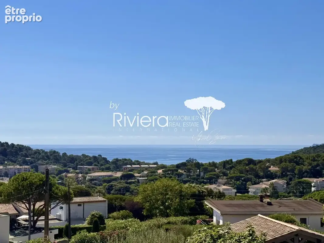 CAVALAIRE - Propriété 486m2 avec piscine et vue mer ! - photo 7