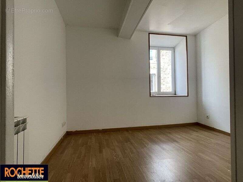 Appartement 200 m² à Neronde  - photo 8