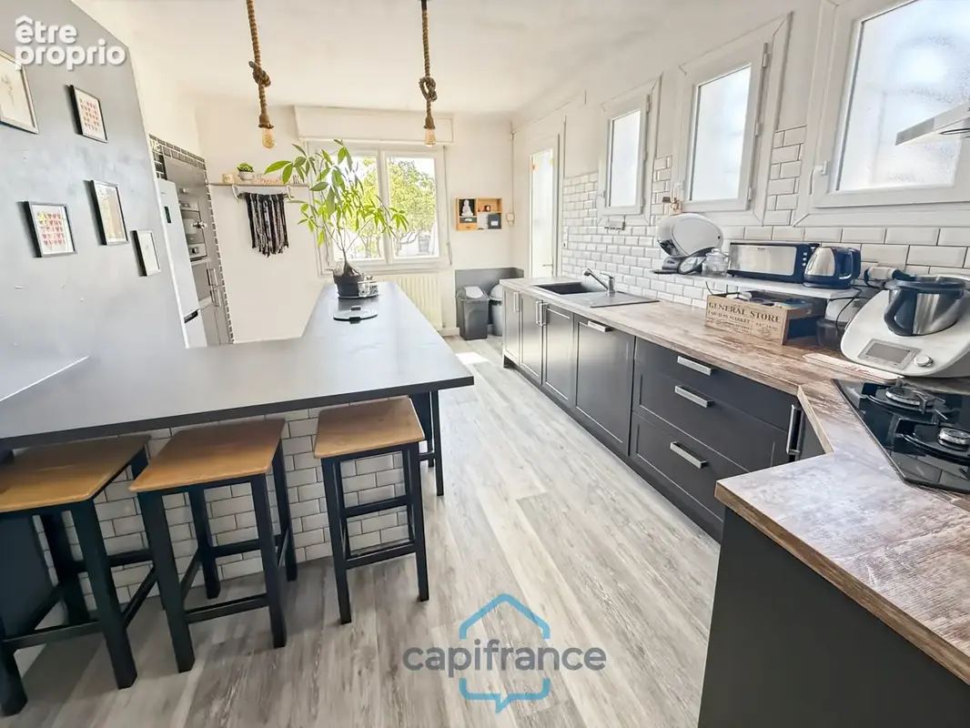 Dpt Gers (32), à vendre RISCLE très belle maison T8 de 220 m² habitables + grand garage et dépendances sur 875 m² de terrain, au - photo 6