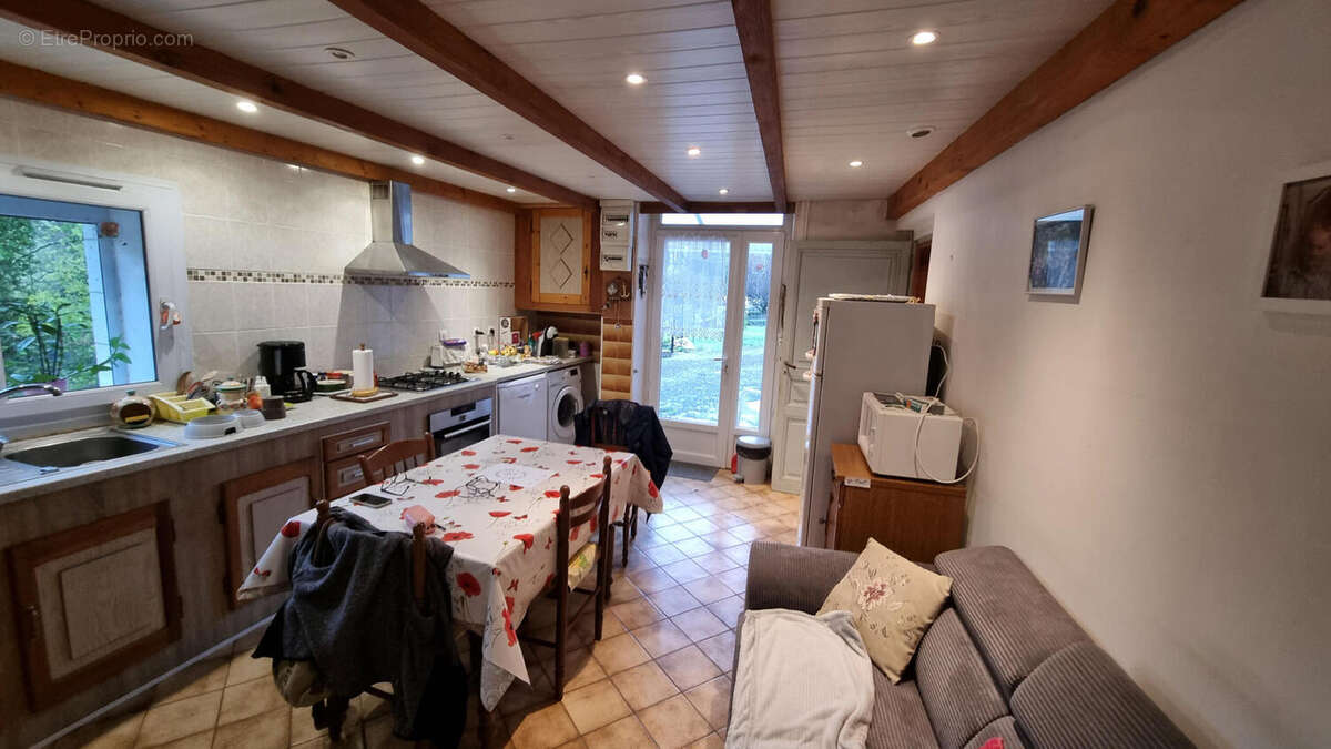 20251022_104438 - Maison à JAVERLHAC-ET-LA-CHAPELLE-SAINT-ROBERT