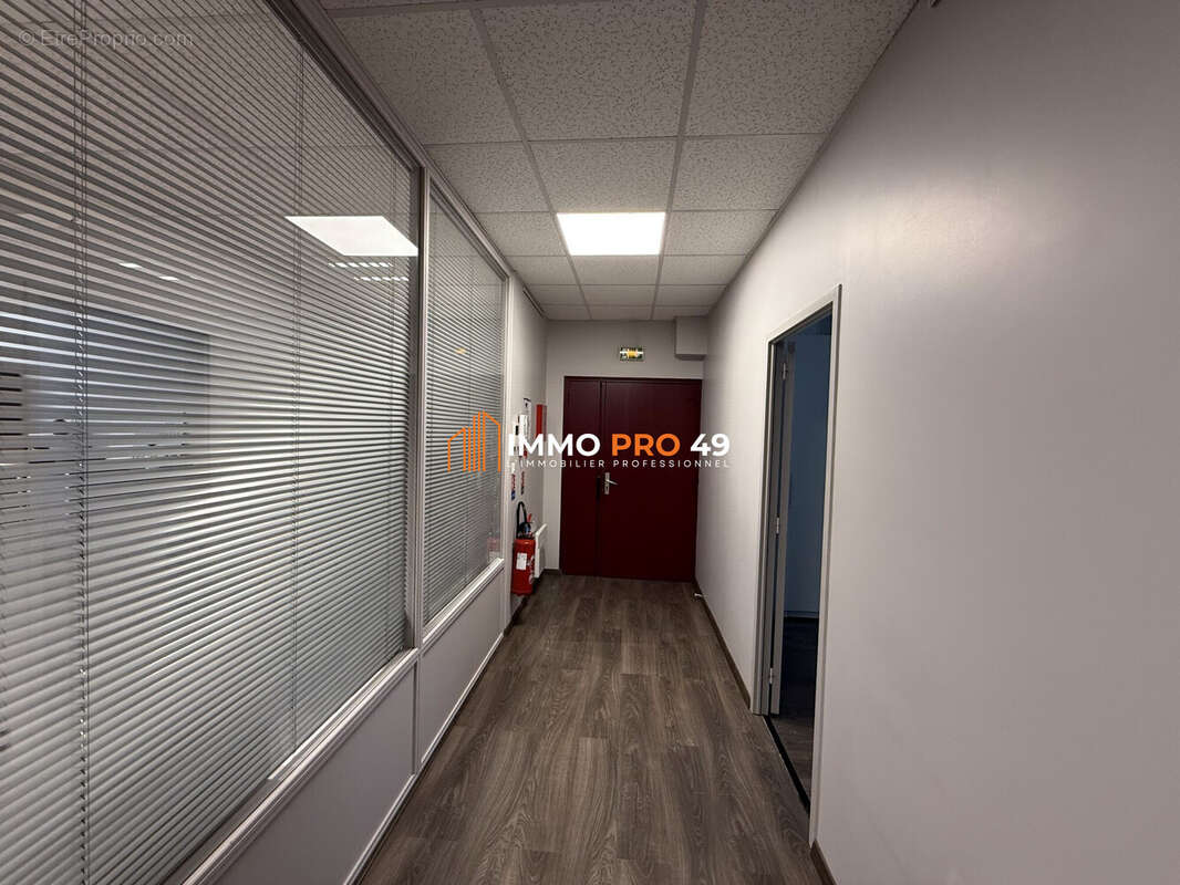 Commerce 223 m² à Cholet  - photo 3