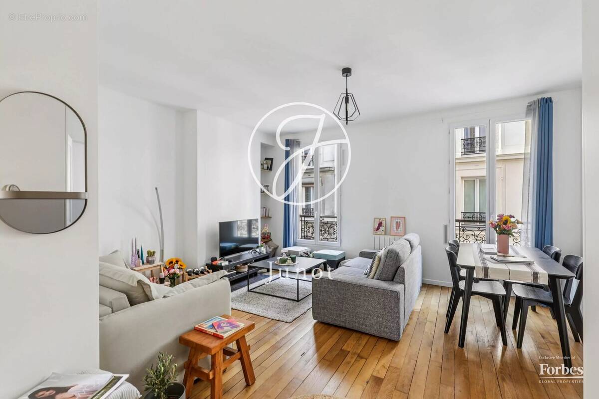 Appartement à PARIS-16E